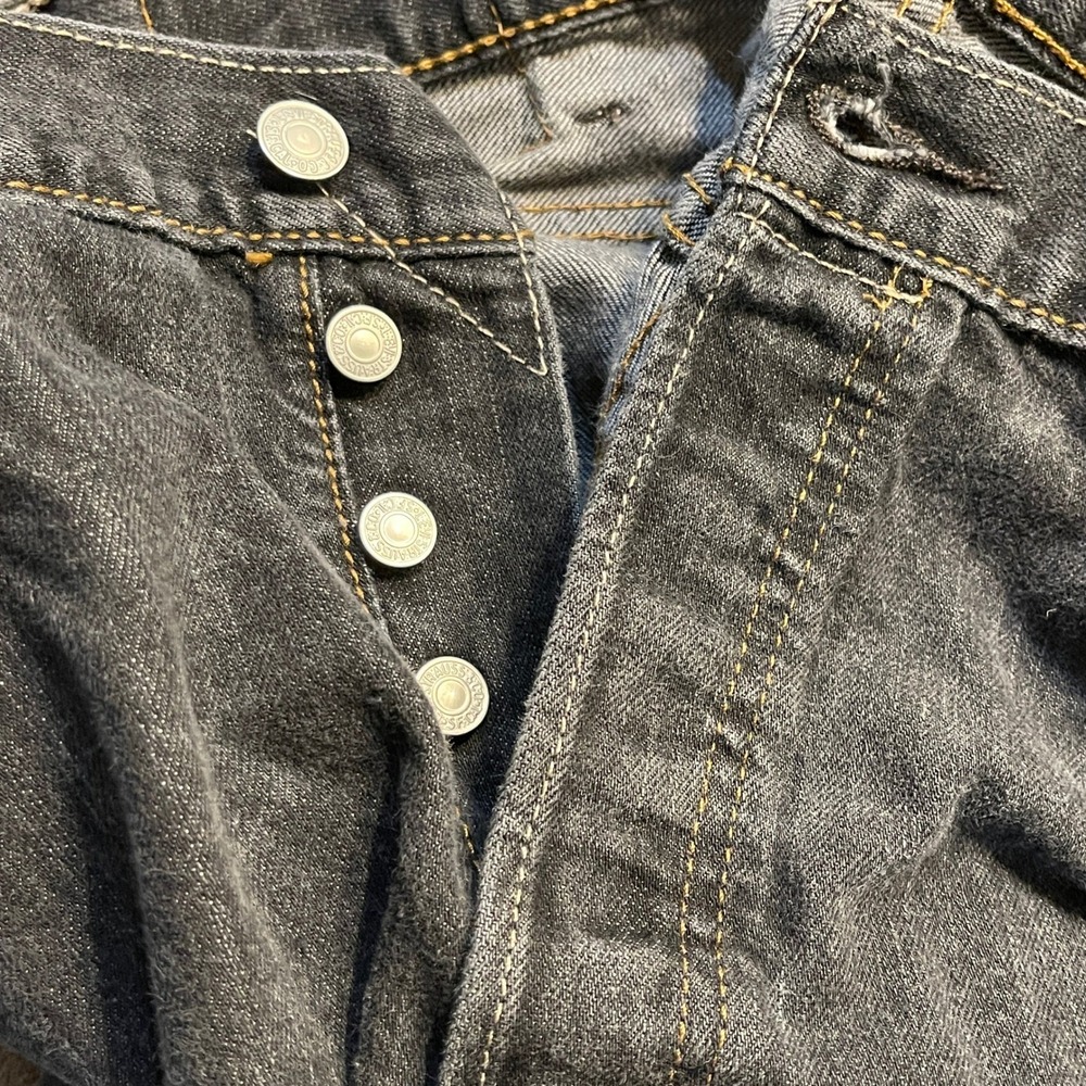 Levis 501 Original Fit Jeans Mens W40 L30 Dark Charcoal Black Denim Button Fly - Picture 4 of 10